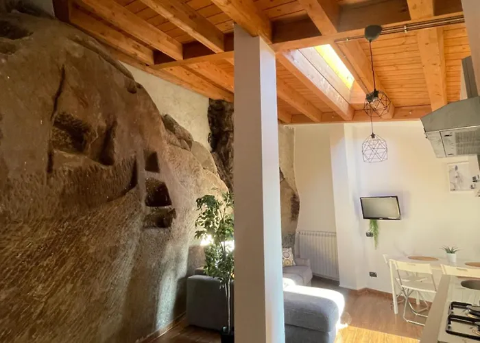 La Pietra Gialla * 皮耶特拉佩尔托萨